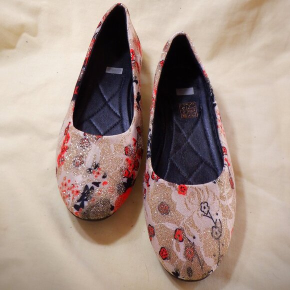 ~~~ Sparkly SLIP ONs ~~~ BRAND NEW ~ Size 41/9.5 - Picture 3 of 3